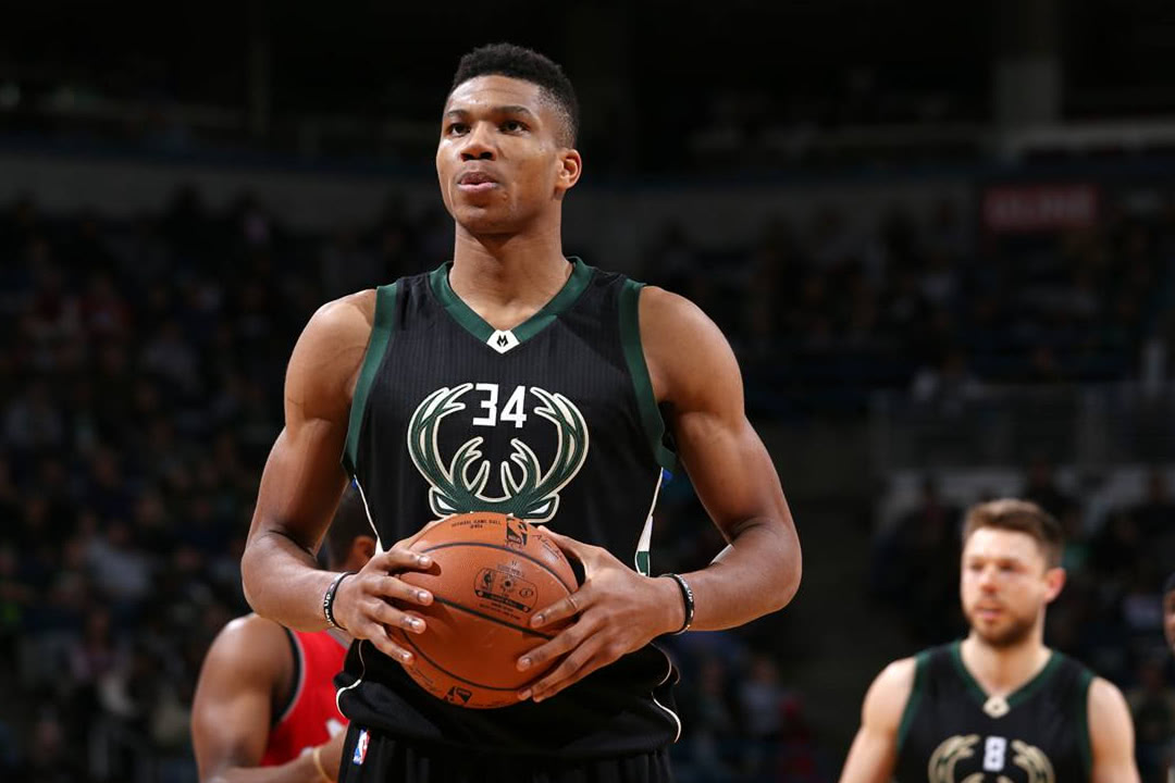 现役nba真正算"超巨"的也就四名球员,字母哥哈登还不够资格