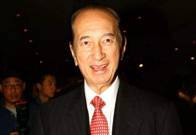 何猷邦确为四房长子,但不会出席葬礼,赌王曾让何超琼照顾他