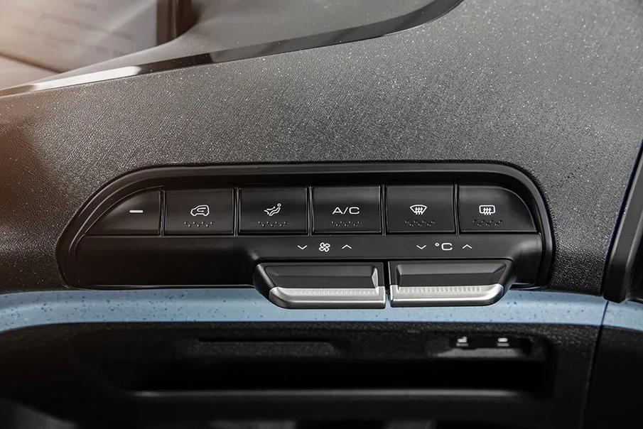 售价6.48万元起 新宝骏E300/E300 Plus上市