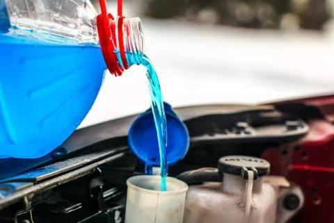 开十年车还不知道防冻液怎么换，每次去4S店都多花冤枉钱