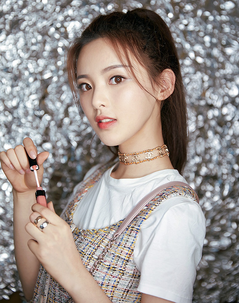从辍学少女到流量明星,杨超越如何逆袭人生?读书少就要更加努力