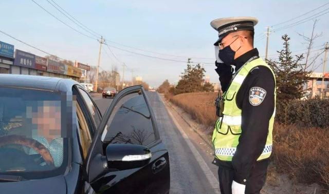 车上装“隐私玻璃”被罚200,车主无语:出厂自带,凭啥不罚厂家