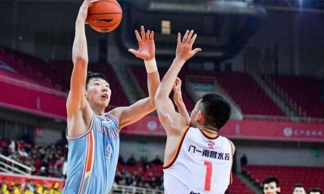 原形畢露！新疆男籃客場爆冷不敵八一隊，有誰注意到周琦的數據