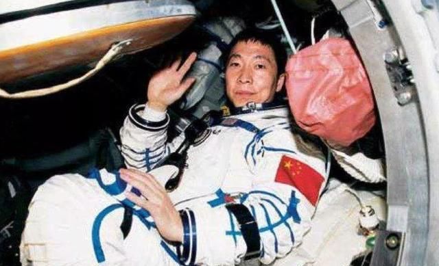 17年了,杨利伟为何没再上天?原因不仅让人感动,更让人敬佩