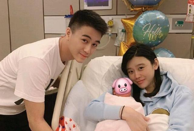 赌王暂告登报,四房太太并称为“妻”,这一细节却暴露不同