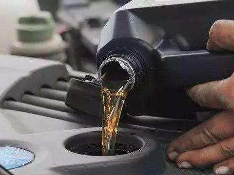 新手司机保养的误区，放到店里就走了，老司机从不这么干