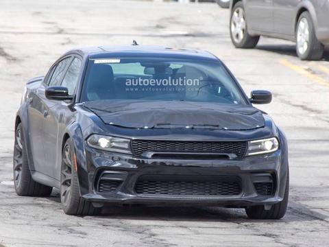 搭载6.2L V8发动机 Charger Hellcat Redeye谍照曝光