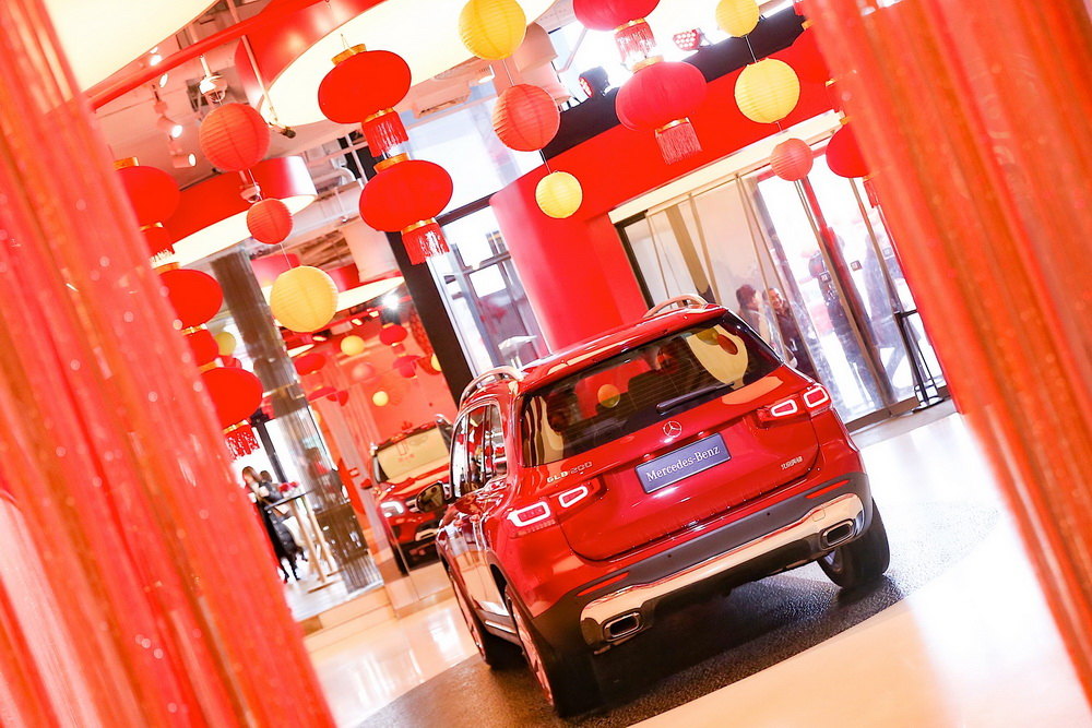 奔驰否认“钱紧”致三里屯体验店闭门 成都上海深圳继续