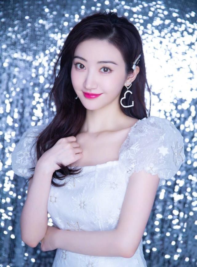 景甜又穿简约小白裙泡泡袖款甜美又减龄31岁气质满分