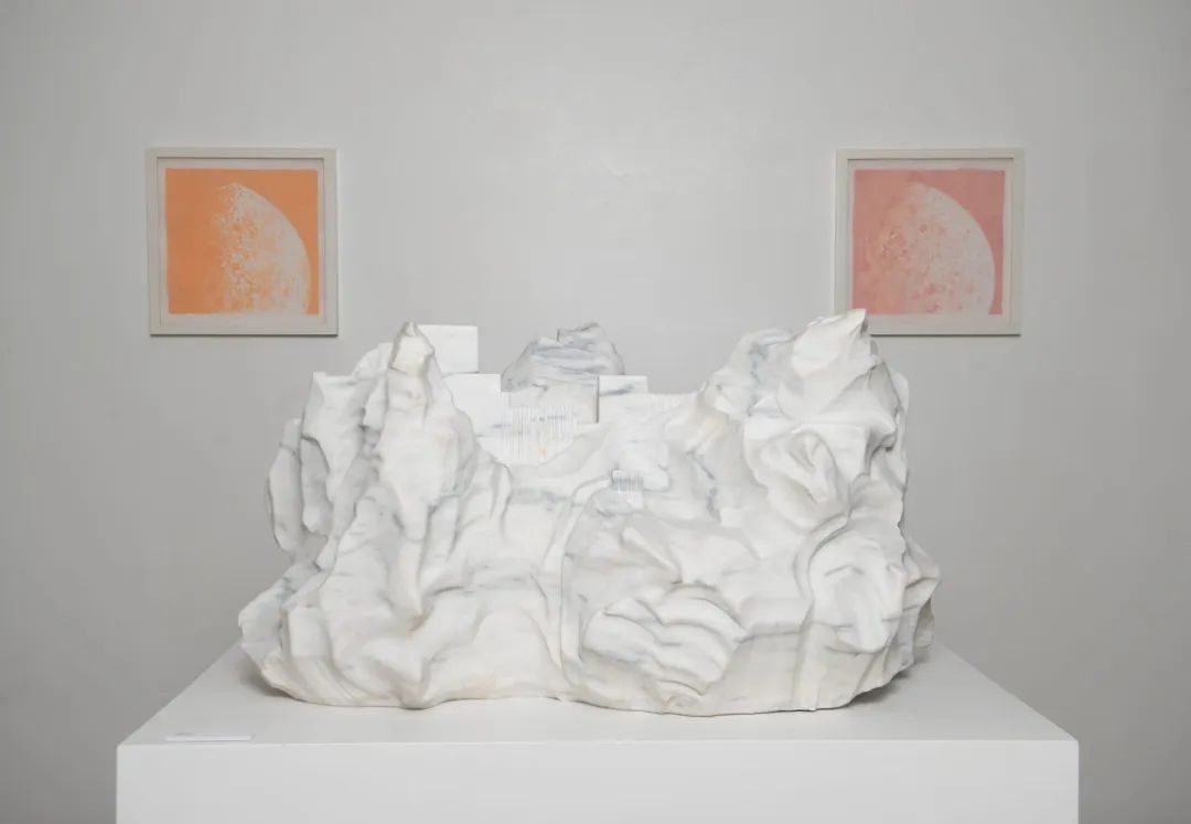 RR · ART | 天生色弱的他,为何被誉为“下一个 Kaws”?