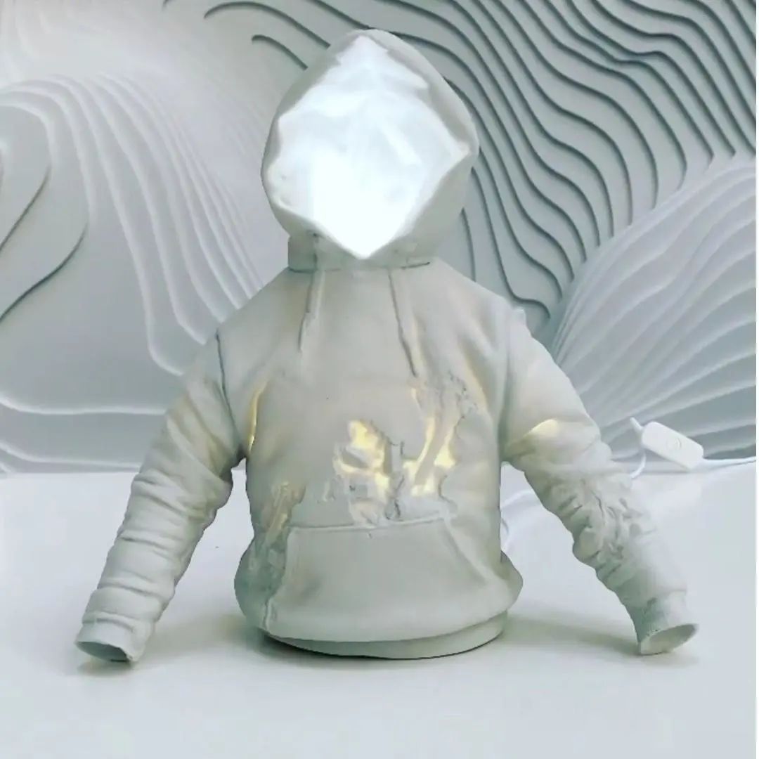 RR · ART | 天生色弱的他,为何被誉为“下一个 Kaws”?
