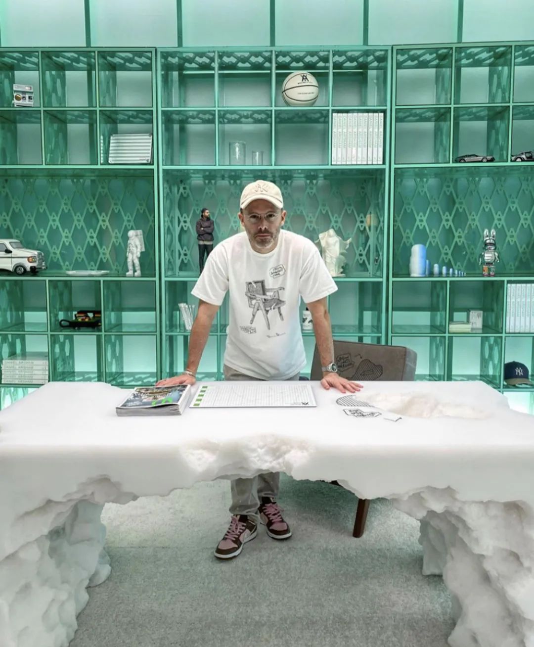 RR · ART | 天生色弱的他,为何被誉为“下一个 Kaws”?