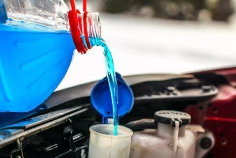 开十年车还不知道防冻液怎么换，每次去4S店都多花冤枉钱