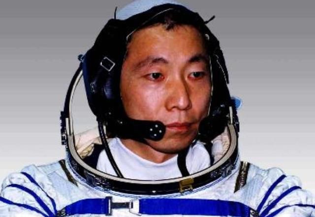 航天英雄杨利伟,让国民骄傲的背后,是他女儿的离世与妻子的离职