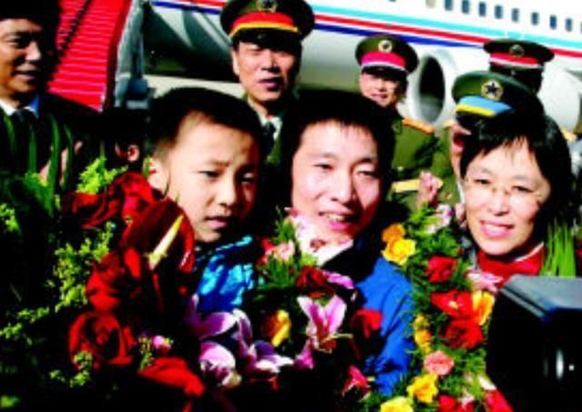 航天英雄杨利伟,让国民骄傲的背后,是他女儿的离世与妻子的离职