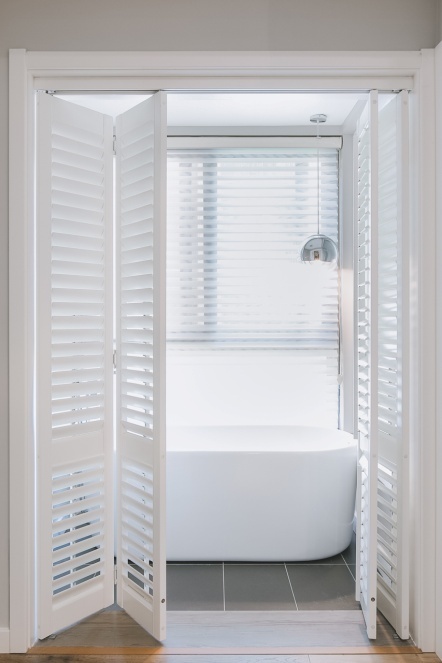 肖七作品:140m²简约风,高级灰+饱和橙,一房两用设计是亮点