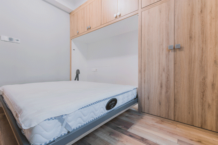 肖七作品:140m²简约风,高级灰+饱和橙,一房两用设计是亮点