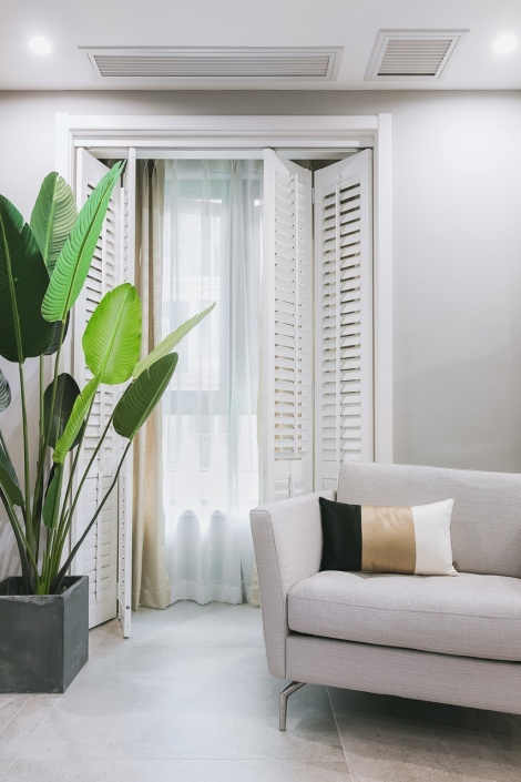 肖七作品:140m²简约风,高级灰+饱和橙,一房两用设计是亮点