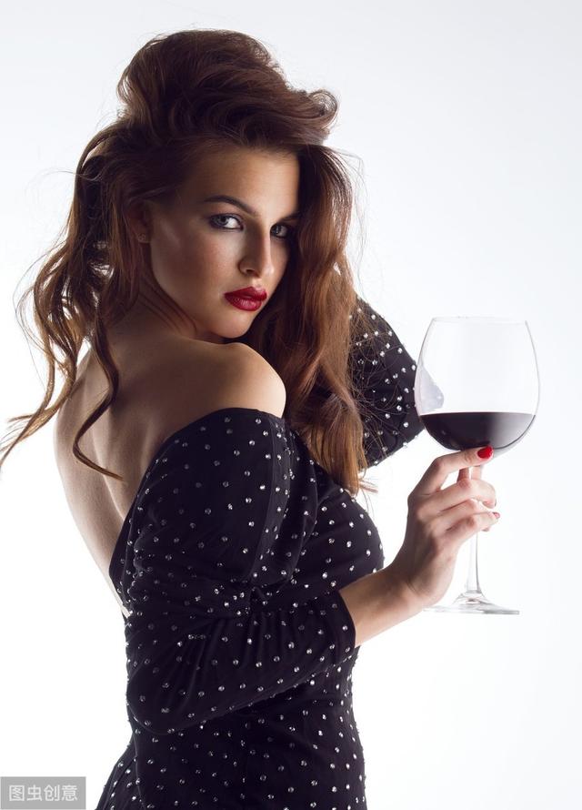 йĻƾ߷չ6׶ Ӣ۵ͱȨıǨ