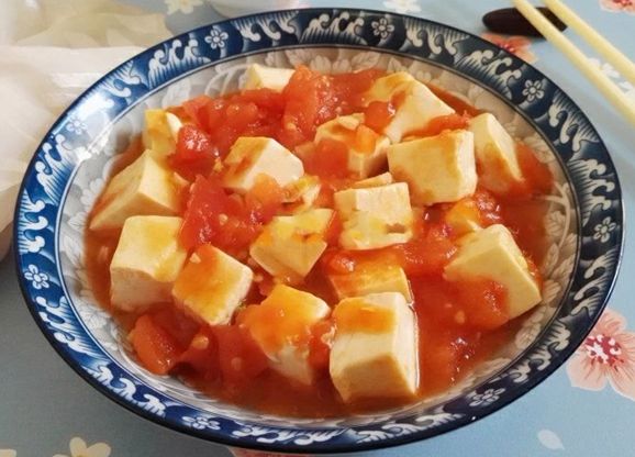 优选美食:凉拌金针菇,西红柿炖豆腐,豉汁花甲,黄瓜炒火腿肠