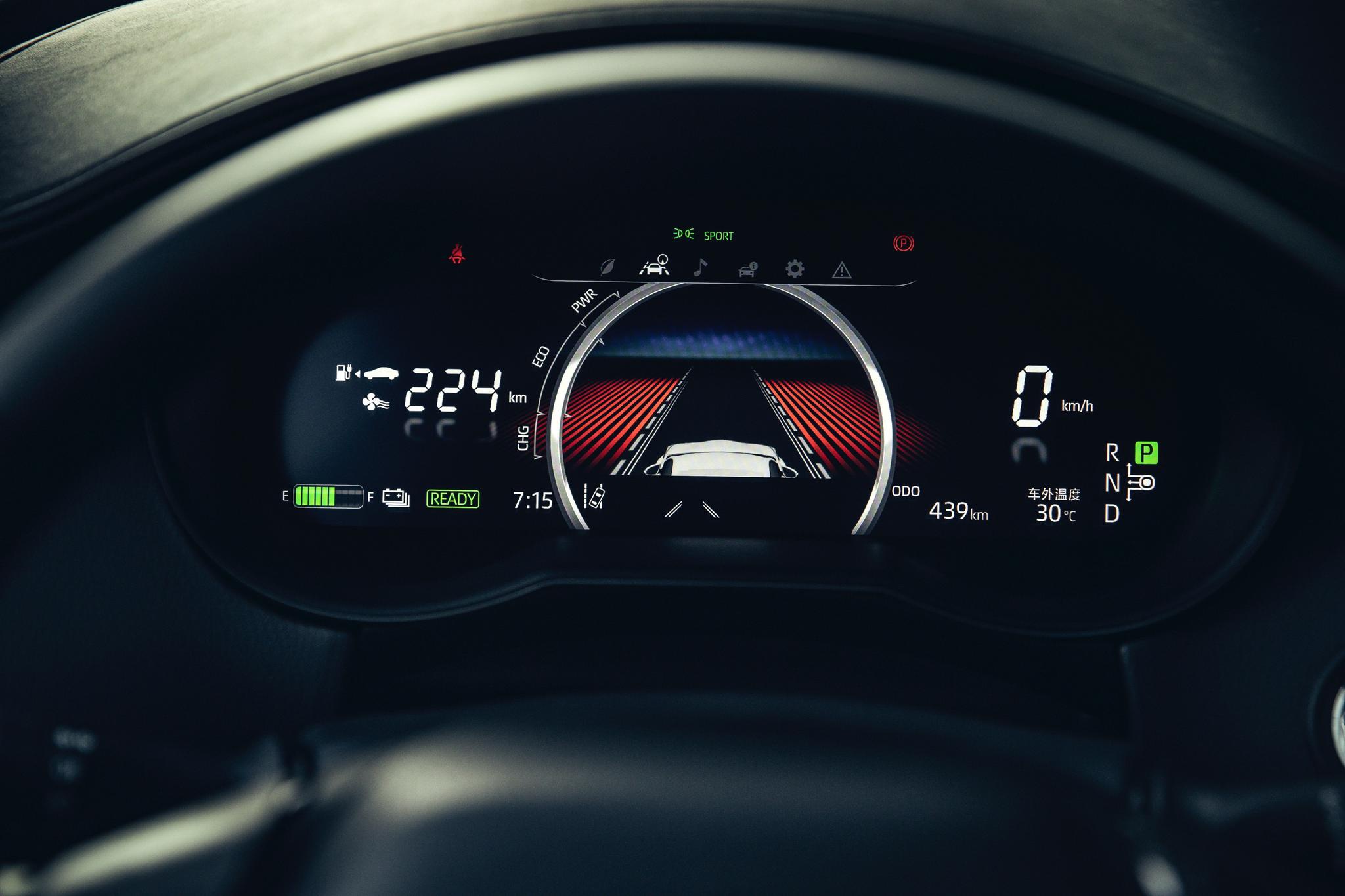 试丰田C-HR EV,来自“混动界的特斯拉”亮点在哪?|试车