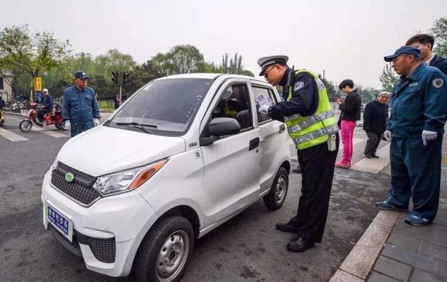 电动车迎来好消息:不再采用“一刀切”管制,路权或将陆续开放