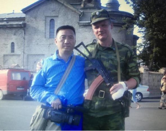 俄罗斯特种兵因救中国记者而牺牲,记者承诺照顾其妻儿,后来怎样