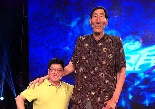 巨人鲍喜顺身高2米36,10岁儿子身高1米6,妻子还想生二胎