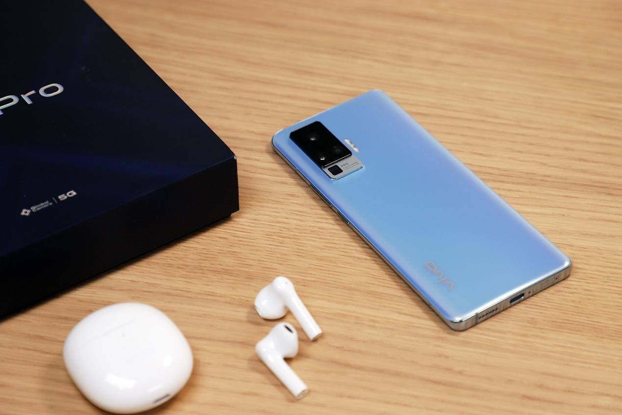 vivo x50 pro,vivo x30 pro 外观设计,影像系统两点,vivo x50 pro就足够让人心动
