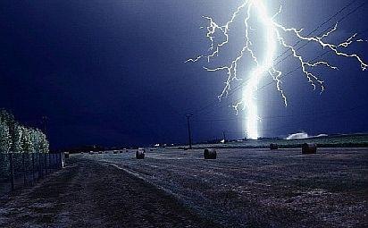 世界气象组织发现两个"超级闪电",横跨数百公里,电流电压极强