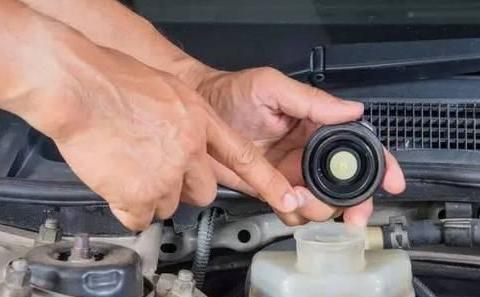 刹车油经常少怎么回事，刹车油少介绍