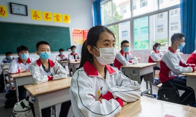 这地区教育局最新通知,期末考试被取消,学生家长一致好评