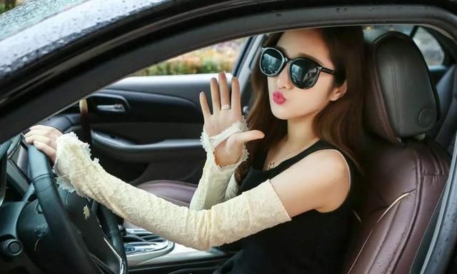对女生来说,学个c2的驾照能不能满足日常开车的需求?