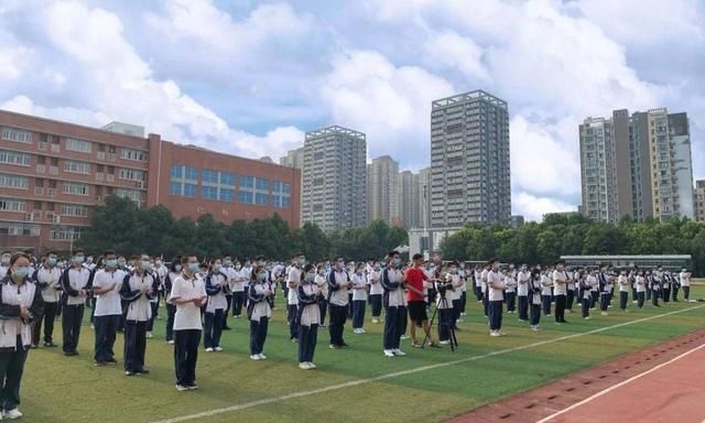 乘风破浪,逐梦七月,武汉汉铁高级中学举行高三毕业典礼