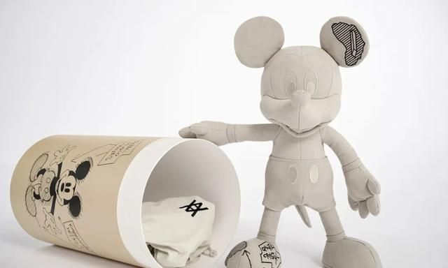 RR · ART|天生色弱的他,为何被誉为“下一个 Kaws”?