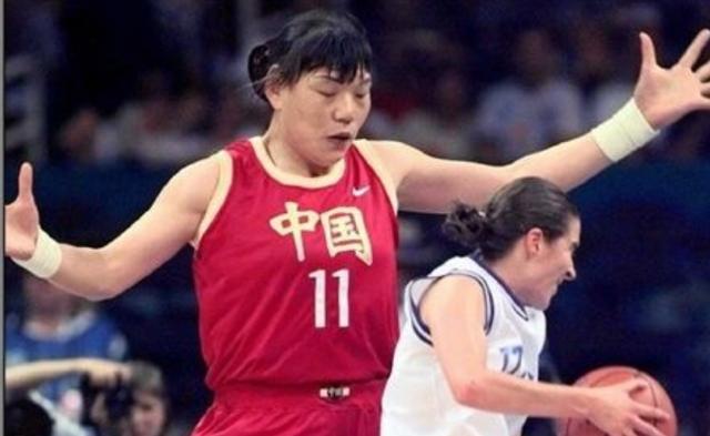 国民优质偶像!女篮第一人郑海霞关爱祖国未来,孩子们收获满满
