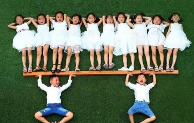 幼儿园创意毕业照有必要吗网友这都是有钱人的仪式感