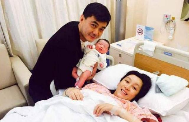 秦海璐36岁高龄产下“巨婴症”儿子,如今5年过去,娃现在长这样
