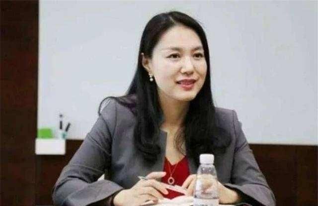 中国美女教授史蛟:拒绝美国国籍,百万年薪,毅然回国任教北大