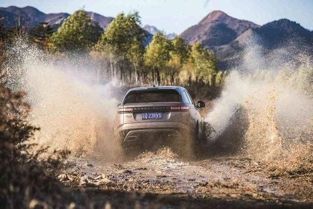 为什么轿车没有后挡风玻璃雨刮器,难道是为了节省成本?