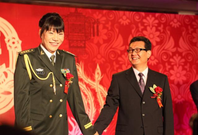 国民优质偶像!女篮第一人郑海霞关爱祖国未来,孩子们收获满满