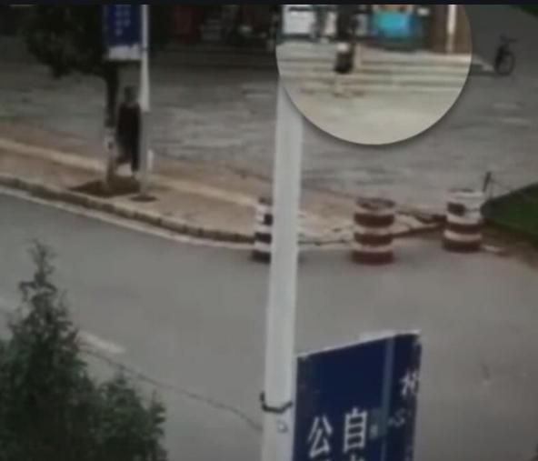 24岁女星,被毁容侵犯后抛尸操场,因“做头发”送了性命