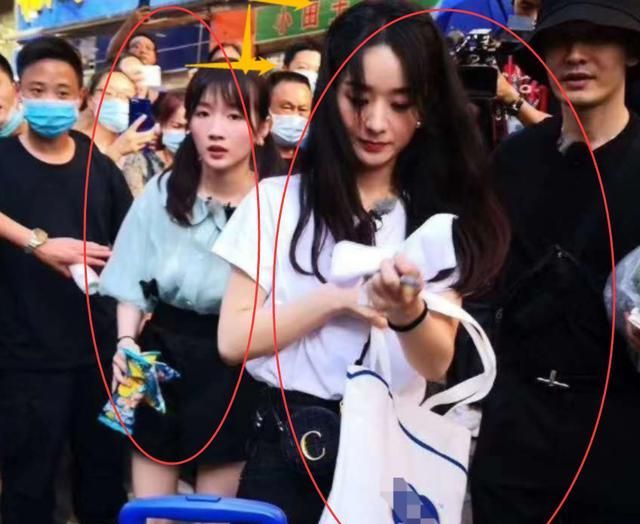 《中餐厅》录制生图曝光,当赵丽颖和李浩菲同框,确定相差11岁?