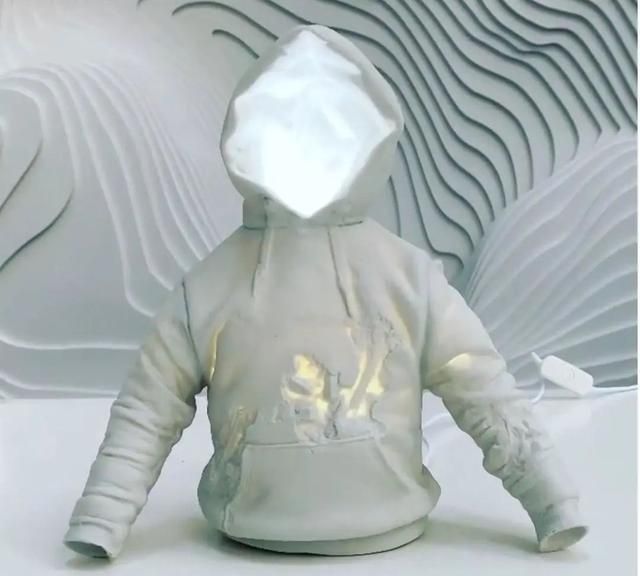 RR · ART|天生色弱的他,为何被誉为“下一个 Kaws”?