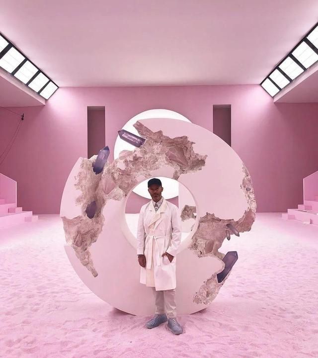 RR · ART|天生色弱的他,为何被誉为“下一个 Kaws”?