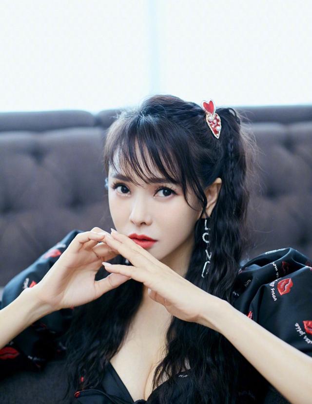 秦昊无奈,庾澄庆取消点赞,坎坷经历是伊能静作天作地的理由吗?