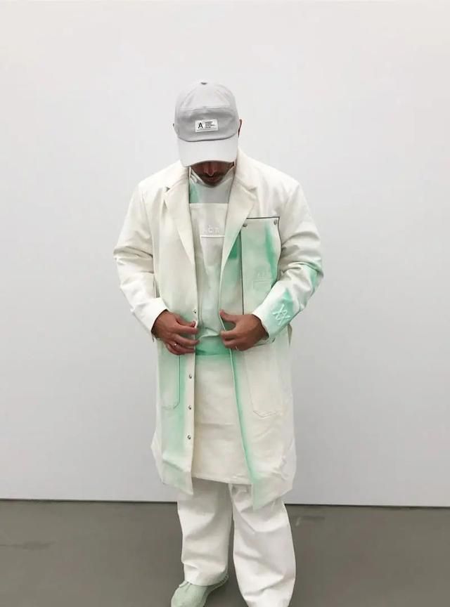 RR · ART|天生色弱的他,为何被誉为“下一个 Kaws”?