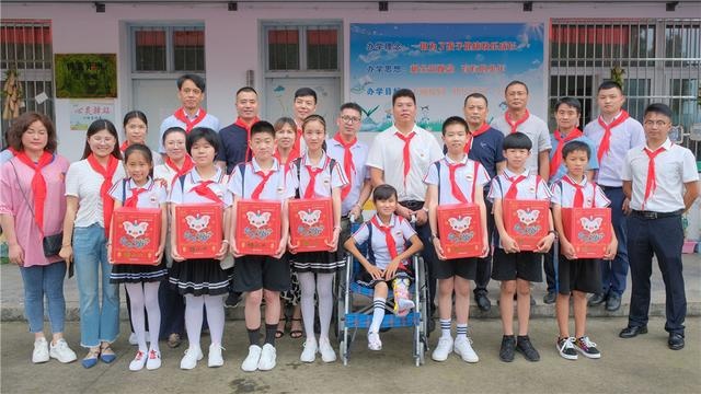 "她来不了,我们就去,淳安县25名老师6年接力送教"轮椅女孩"汪凌莹