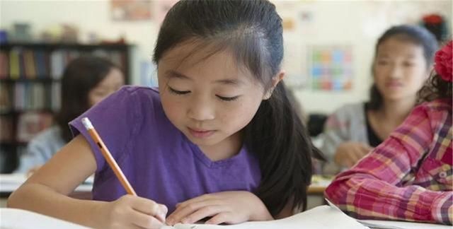 “太贵吃不起”,宝妈送豪华蛋糕给4岁儿子过生日,遭家长怒怼