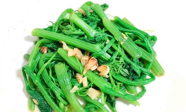 这菜现在正新鲜,维生素丰富,5块钱一斤,清炒就好吃,营养美味